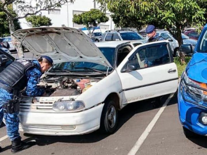 Carro furtado em SP acaba recuperado estacionado no HC