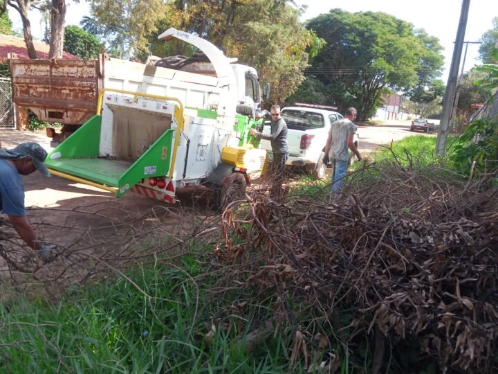Triturador móvel inicia operações em bairro turístico de Avaré
