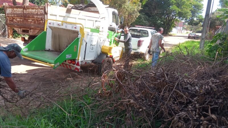 Triturador móvel inicia operações em bairro turístico de Avaré