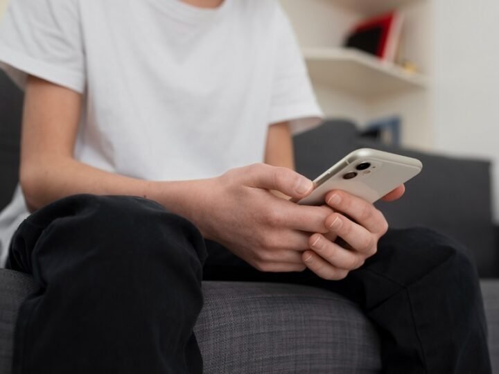Como o consumo de pornografia na adolescência impacta a saúde mental?