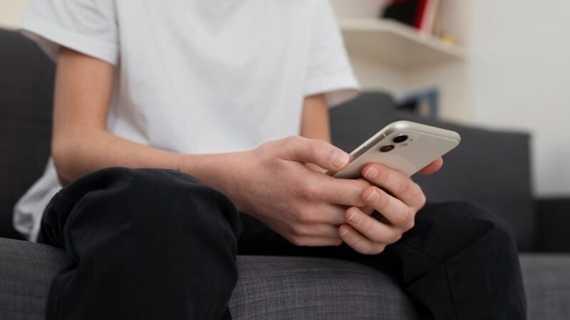 Como o consumo de pornografia na adolescência impacta a saúde mental?