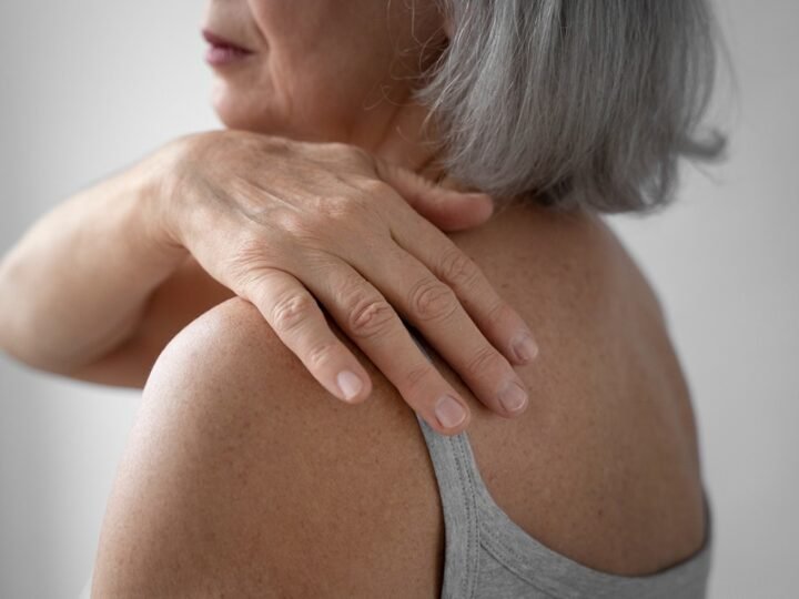 “Ombro congelado” pode estar ligado à menopausa