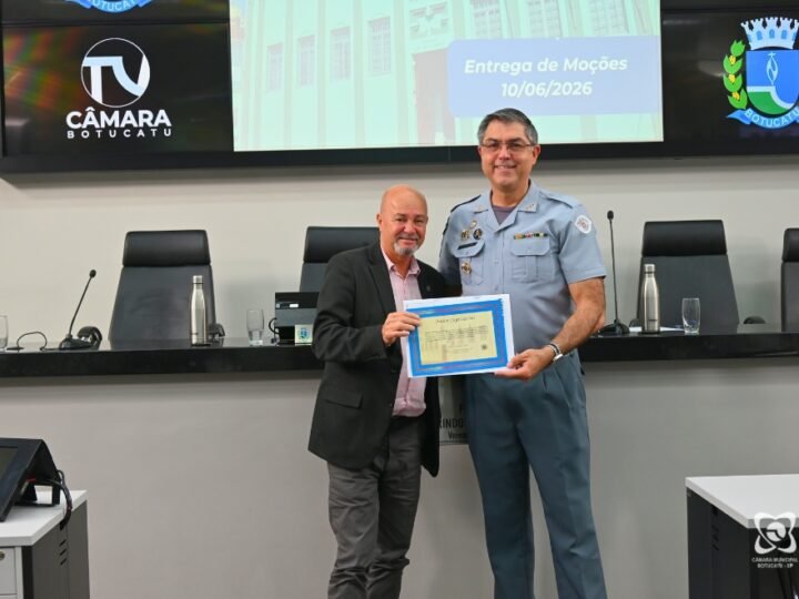 Câmara de Botucatu homenageia profissionais, instituições e agentes de segurança