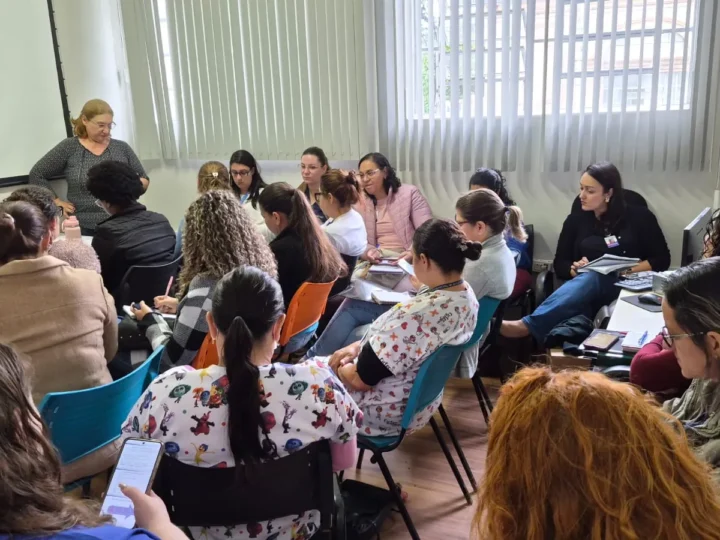 Secretaria da Saúde promove capacitação sobre Teste do Pezinho e triagem neonatal