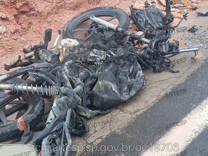Motociclista sofre queda e morre atropelado por carreta
