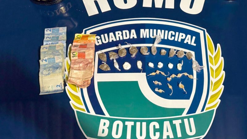 Homem sai de casa abandonada, desperta suspeitas e acaba preso por tráfico