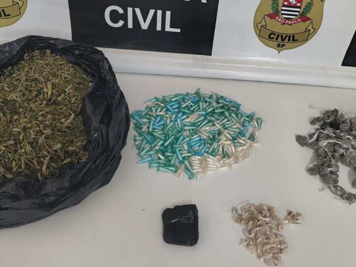Polícia apreende mais de 500 porções de drogas em conjunto habitacional