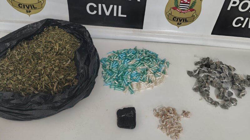 Polícia apreende mais de 500 porções de drogas em conjunto habitacional