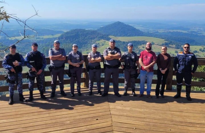 Polícia fiscaliza prática de rope e bungee jump em Botucatu