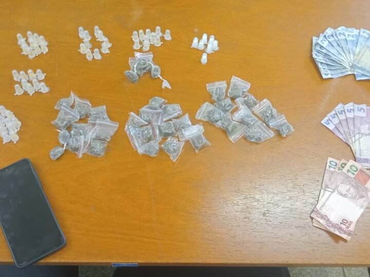 Polícia prende traficantes enquanto dormiam ao lado das drogas