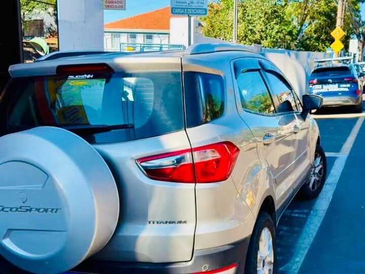 Idosa detida pela GCM por guiar carro furtado