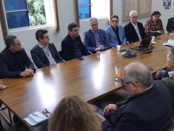 Delegação da Unicamp conhece modelo de autarquia do HC de Botucatu