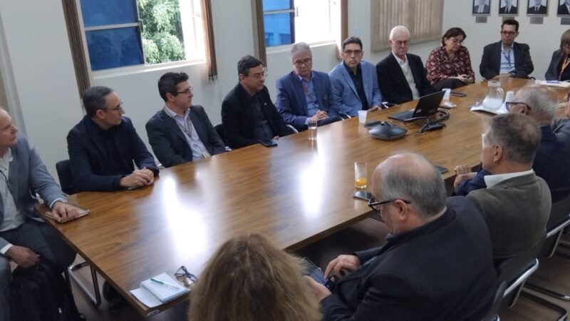 Delegação da Unicamp conhece modelo de autarquia do HC de Botucatu