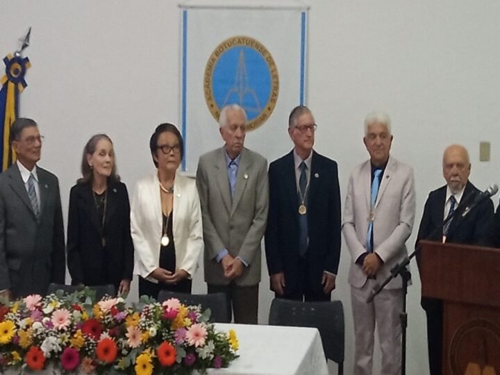 Academia Botucatuense de Letras realiza posse da XIV Diretoria