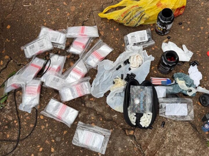 Polícia Civil acha drogas no telhado da casa de traficante