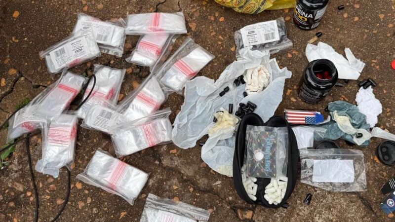 Polícia Civil acha drogas no telhado da casa de traficante