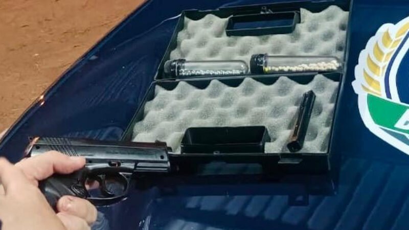 Adolescente posta foto de simulacro de arma em possível ação em escola
