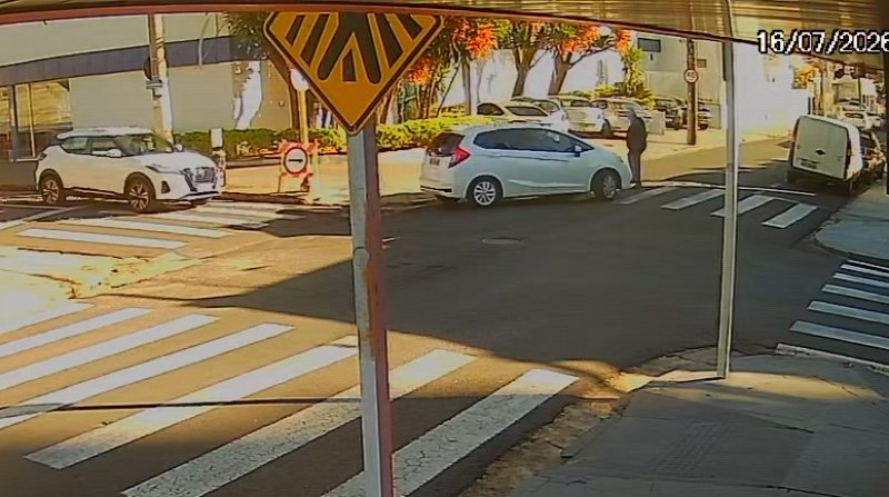 Idoso atropelado enquanto atravessava pela faixa de pedestres
