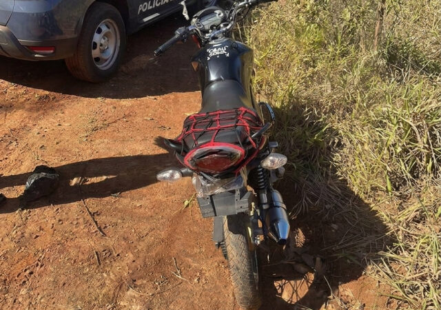 Adolescente flagrado por guiar moto sem placa e fugir para evento religioso