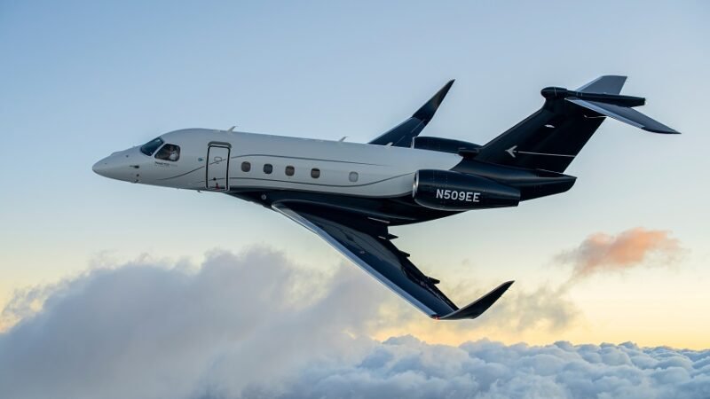 Novo jato da Embraer recebe certificação tripla de operação