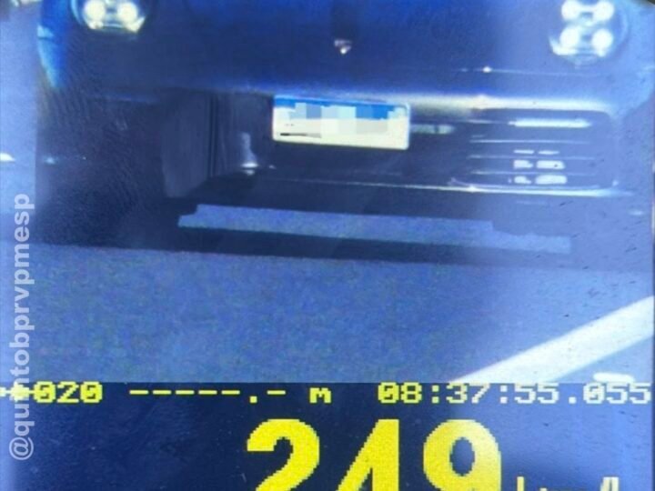 Carro flagrado a quase 250 km/h na Castello Branco