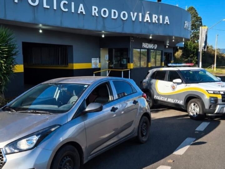 Homem é preso por dirigir carro furtado em rodovia