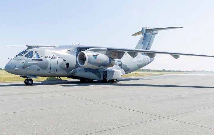 Embraer entrega o primeiro C-390 Millennium à Força Aérea Tcheca
