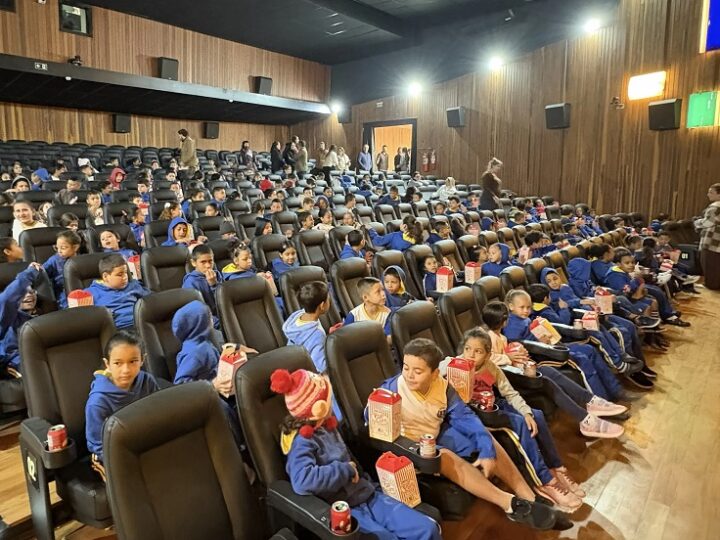Projeto leva mais de 9 mil alunos da rede municipal ao cinema