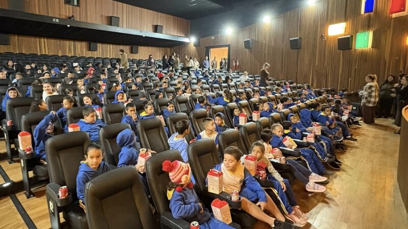 Projeto leva mais de 9 mil alunos da rede municipal ao cinema