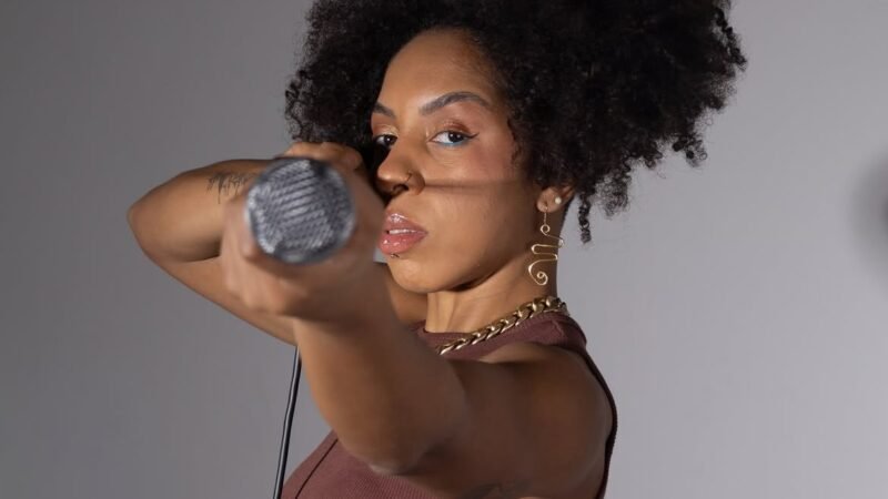 MC Cicca promove pocket show de lançamento do álbum “Debaixo do Meu Salto”