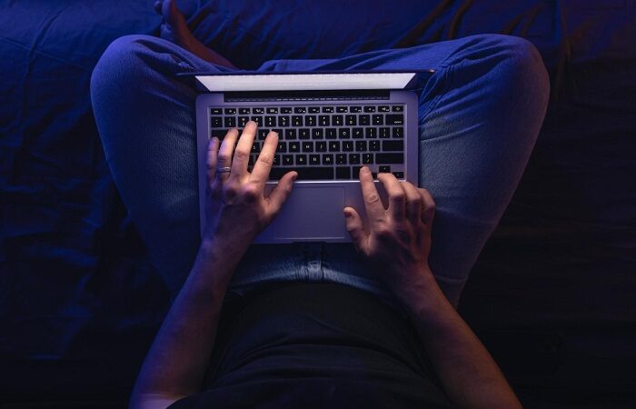 Uso da internet pode levar ao burnout; veja cuidados