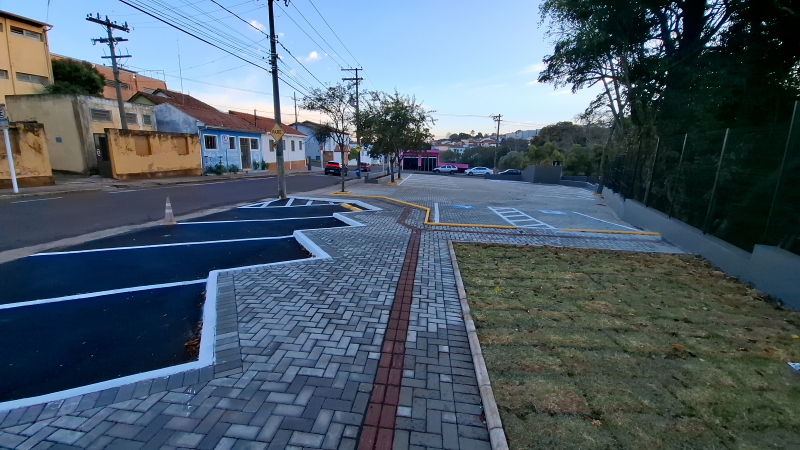 Bolsão amplia vagas de estacionamento na Rua Curuzu