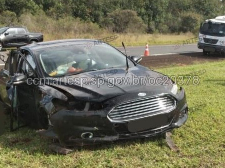 Crianças e adolescente ejetados de carro na Castello Branco