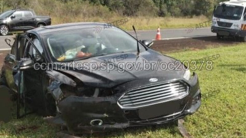 Crianças e adolescente ejetados de carro na Castello Branco