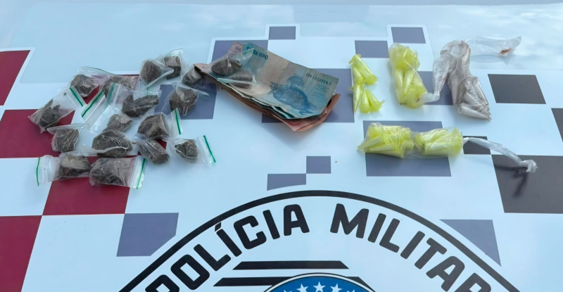 Homem se incomoda com presença da PM e acaba preso por tráfico