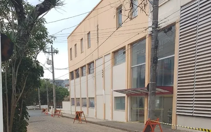 Mercado Municipal recebe nova pintura na fachada