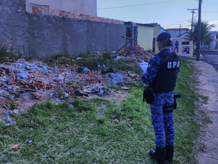 GCM flagra descarte de materiais em frente a escola