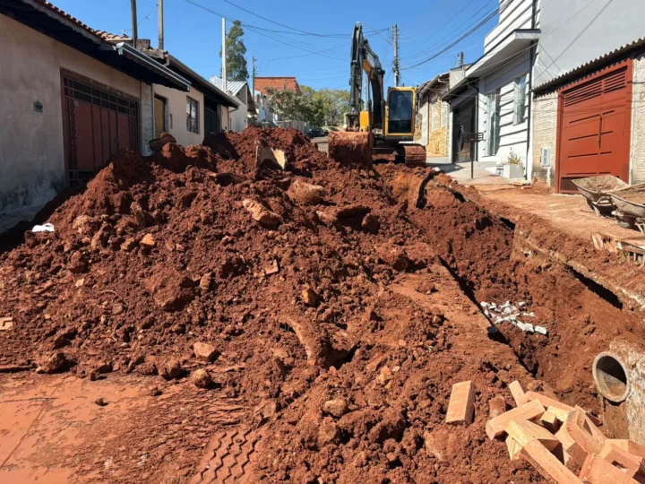 Prefeitura inicia instalação de drenagem pluvial na Cohab 5