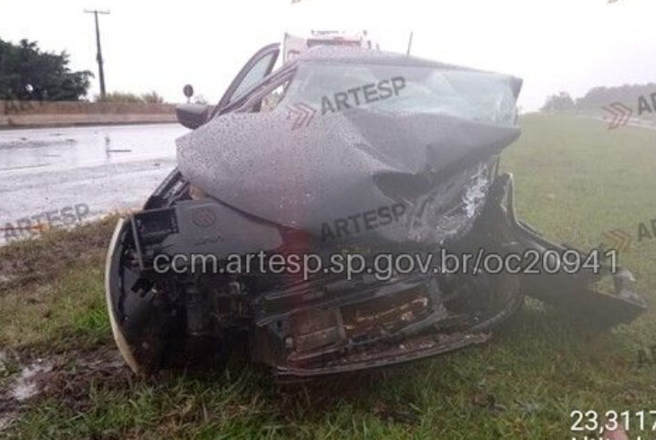 Colisão entre automóveis deixa um morto em rodovia da região