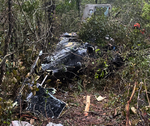 Helicóptero cai em fazenda na região; ocupantes resgatados feridos
