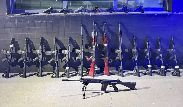 Polícia apreende arsenal de armas escondido nas portas de carro