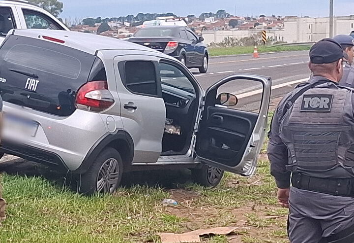Suspeitos de roubo morrem após tiroteio contra a PM
