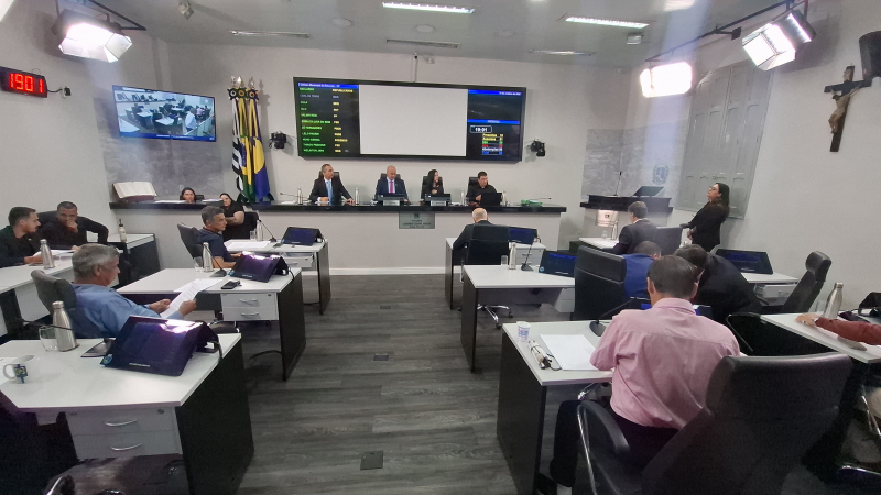 Câmara de Botucatu aprova reajuste de 82% nos “salários” dos vereadores