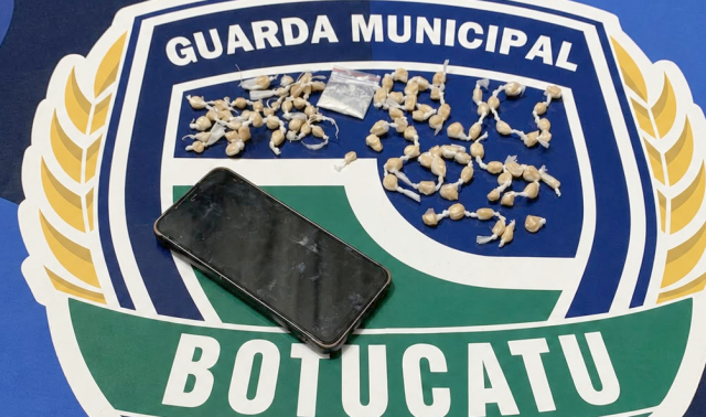 Motociclista tenta fugir da GCM e acaba detido por tráfico