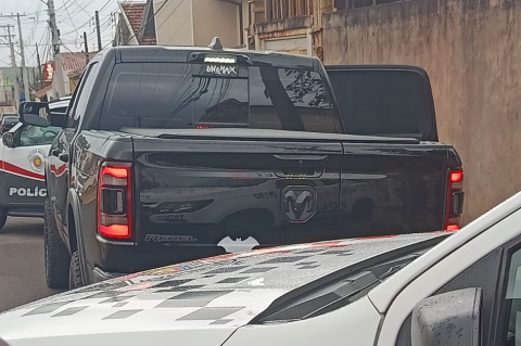 PM apreende caminhonete com sinais identificadores adulterados