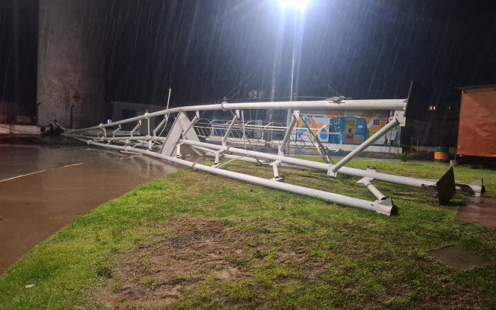 Botucatu: temporal provoca queda de torre