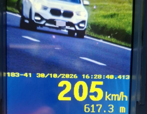 Carro é flagrado a mais de 200 km/h na Castello Branco