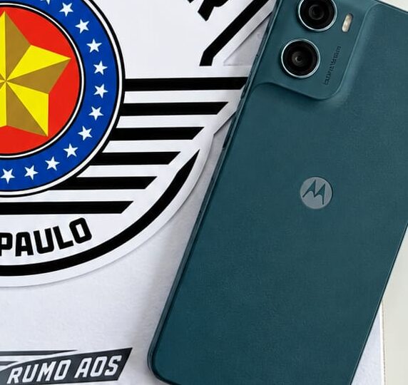 Adolescentes importunadas sexualmente em banheiro público; uma delas tem o celular roubado