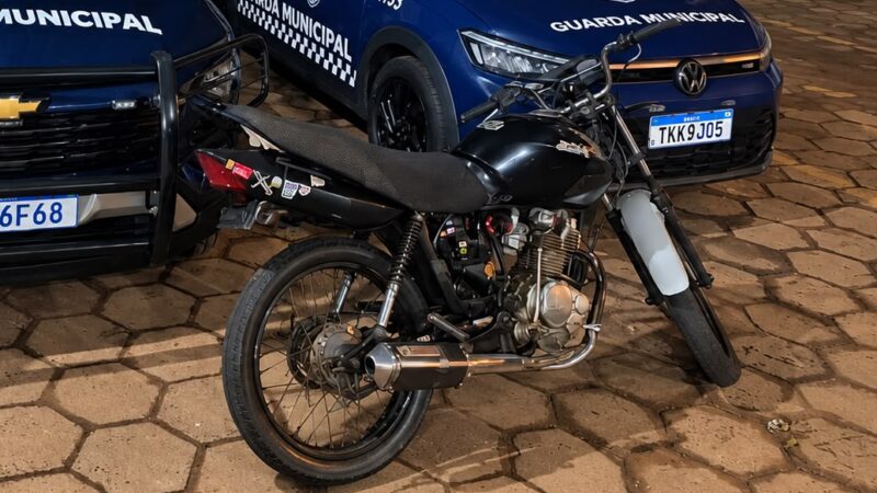 Motociclista flagrado trafegando com veículo adulterado e sem placas