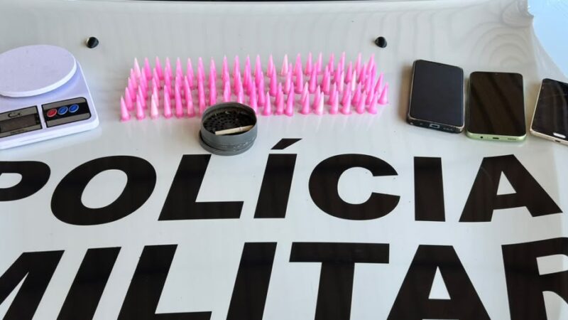 Traficante preso enquanto fornecia drogas para mulher revender